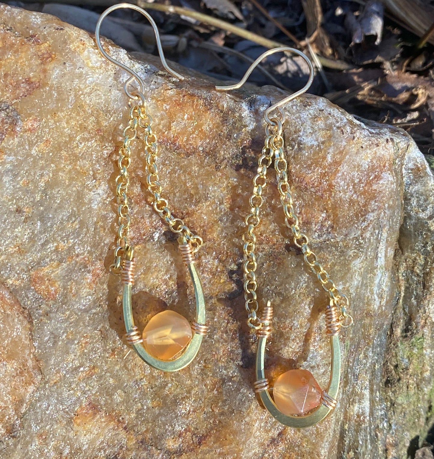 horseshoe and chain sunstone cradles