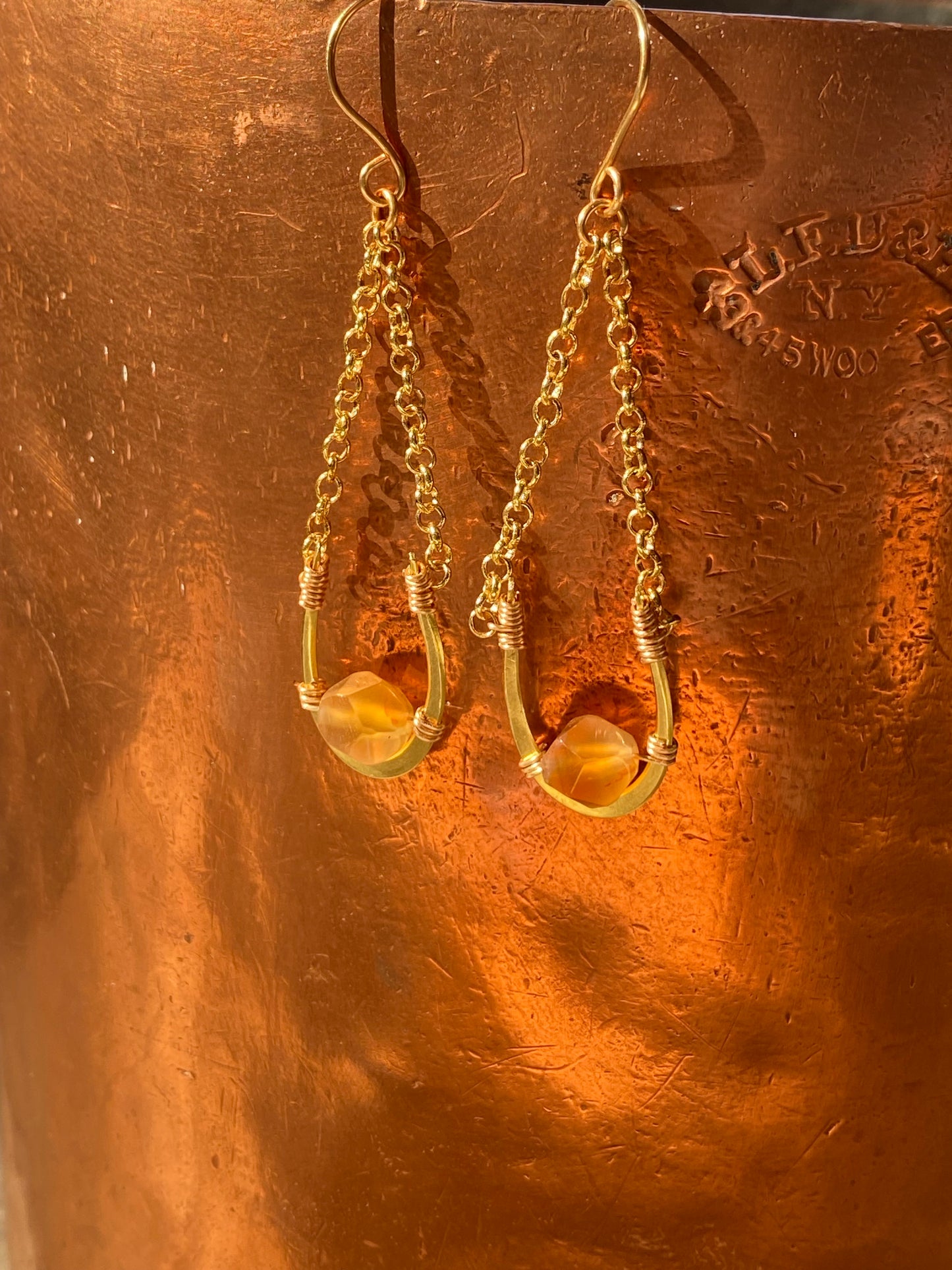 horseshoe and chain sunstone cradles