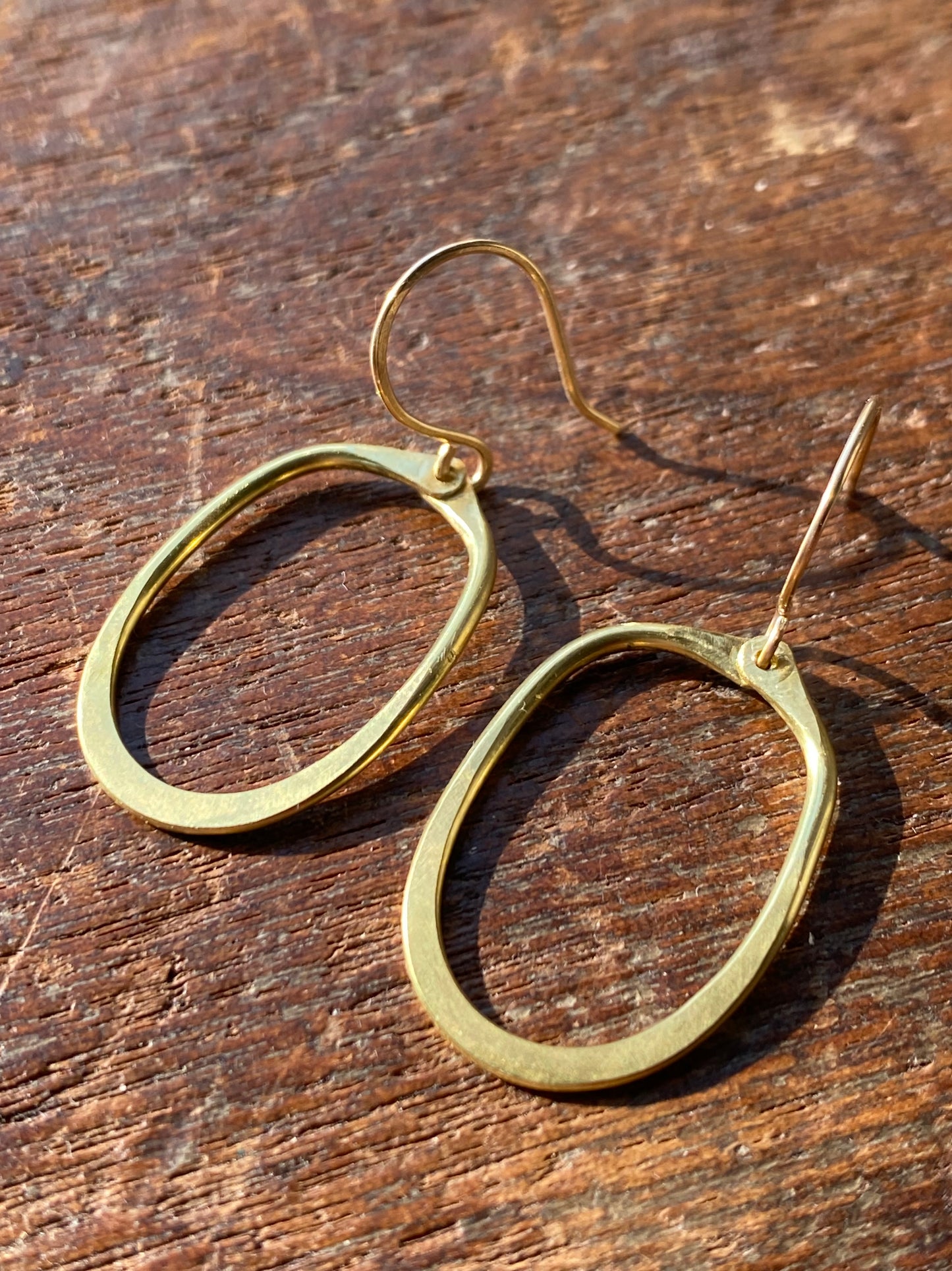 hammered brass oval earrings (medium)