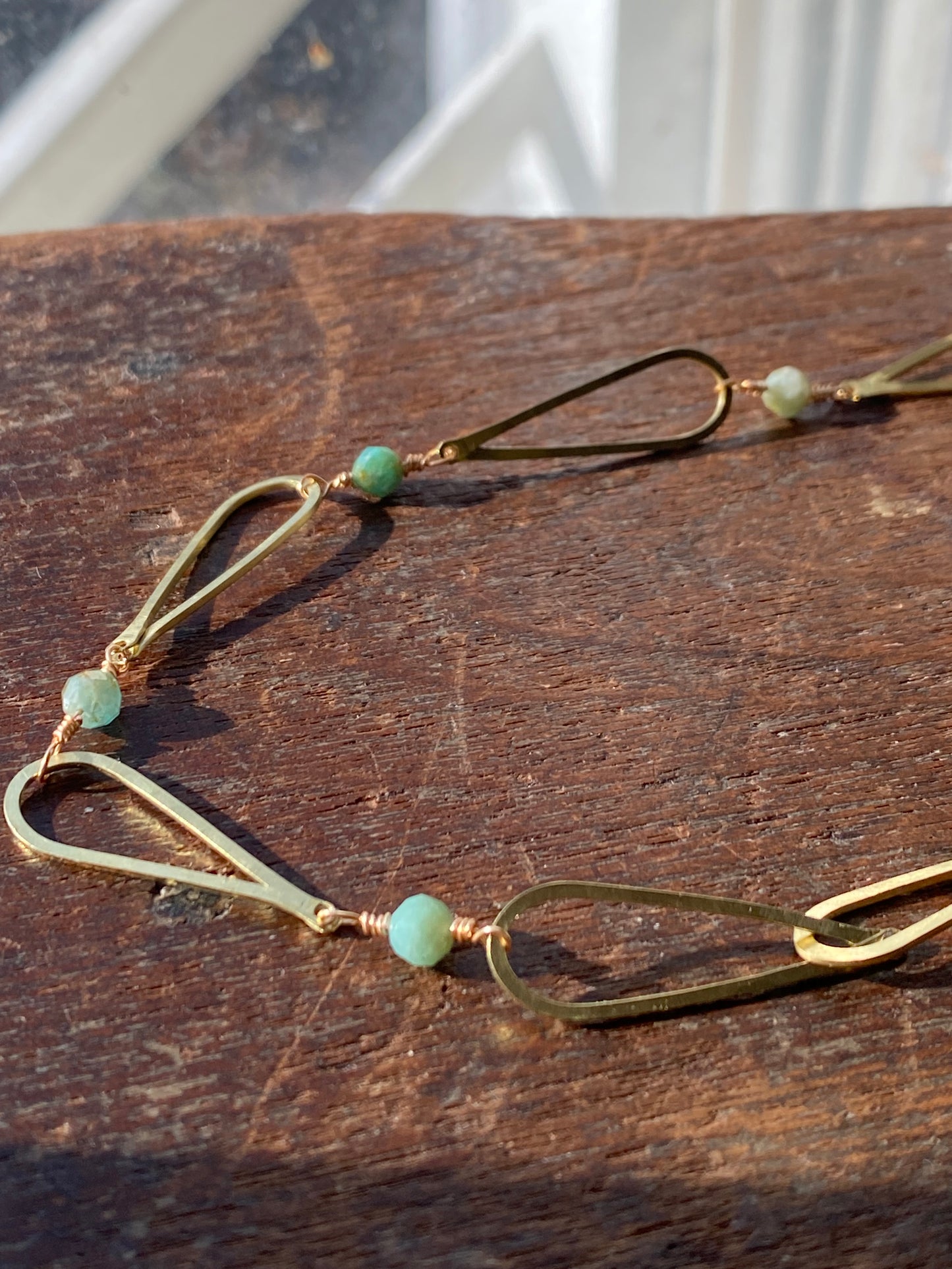 Teardrop and stone necklace (brass)