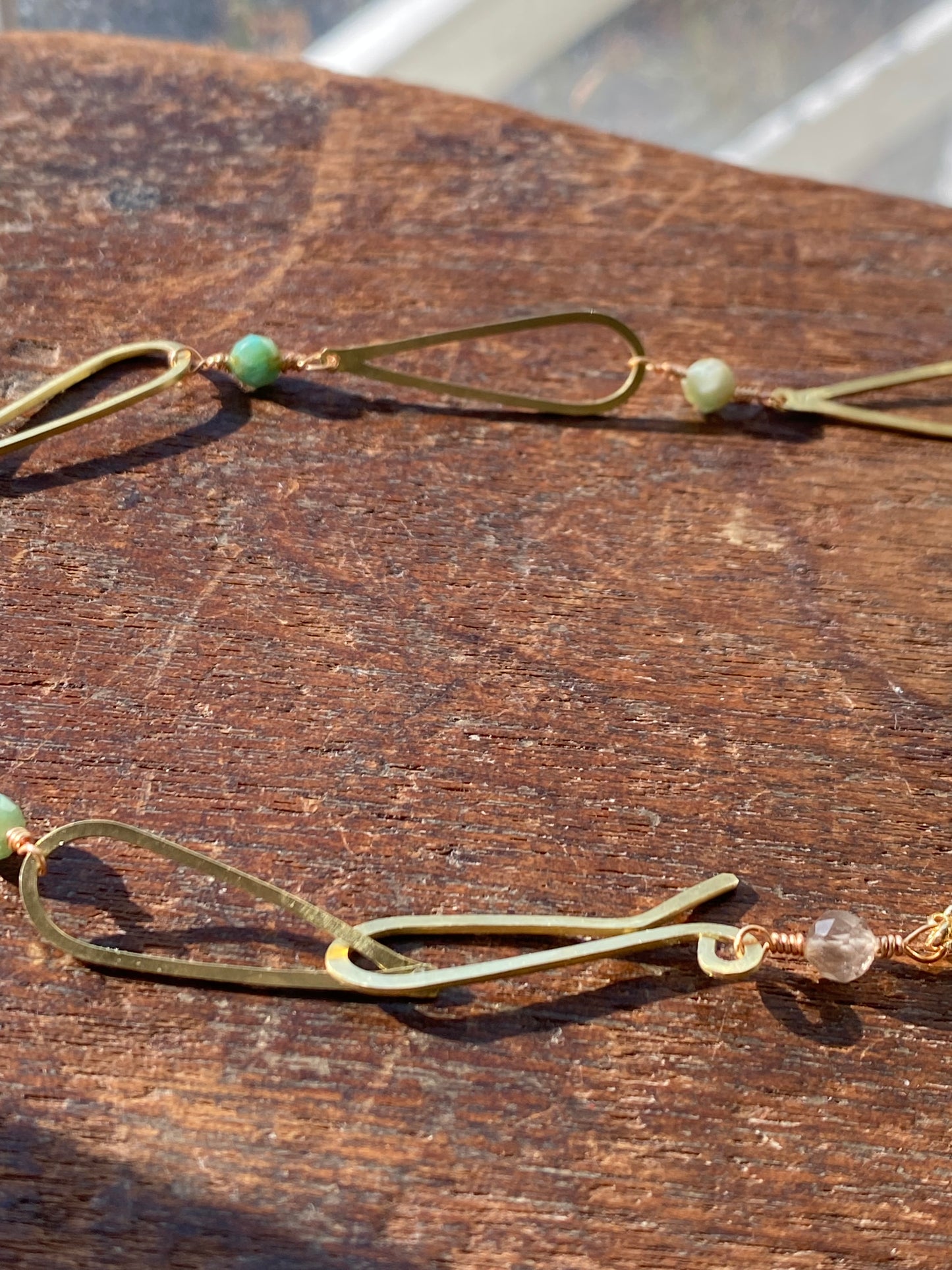 Teardrop and stone necklace (brass)